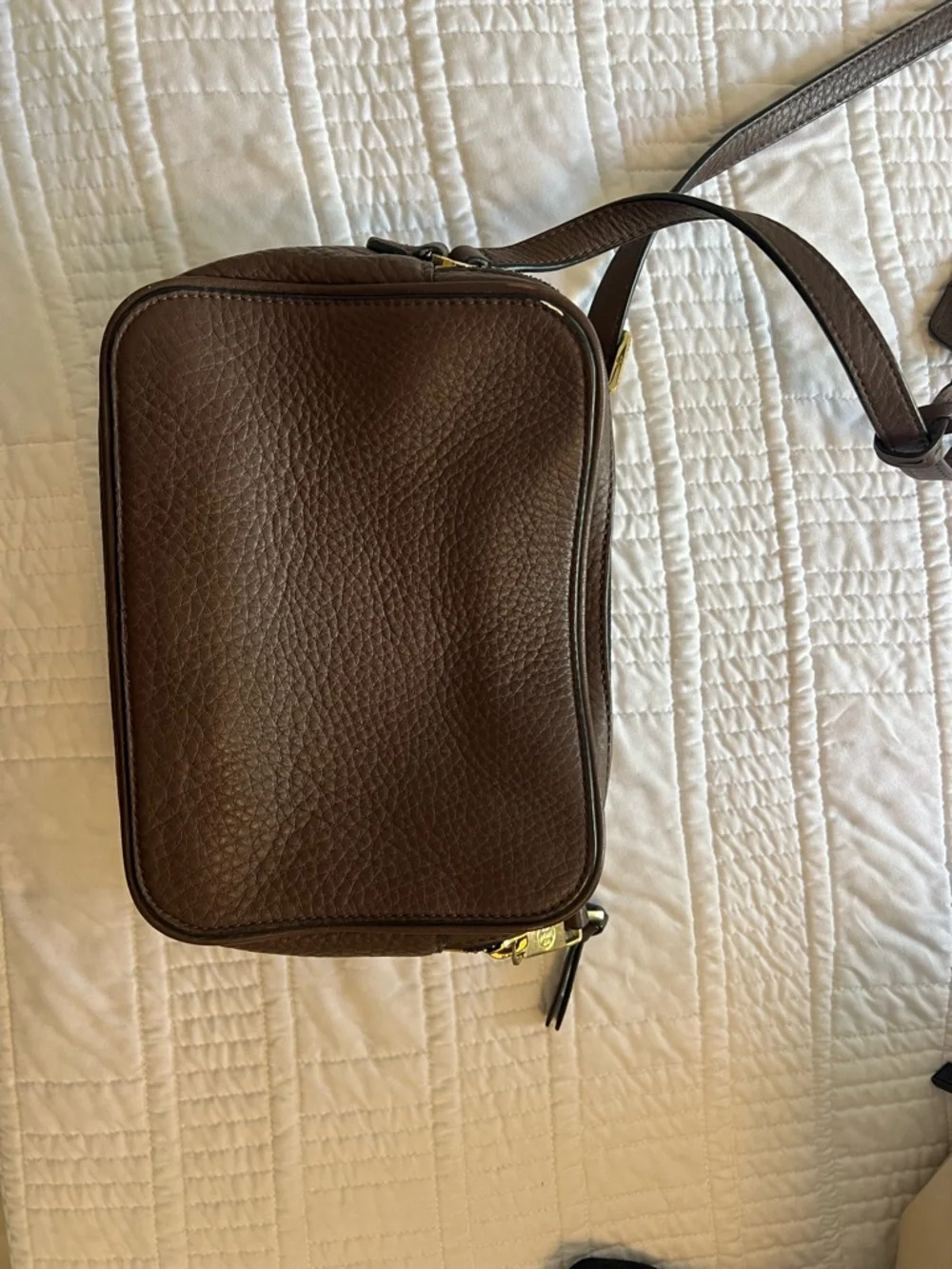 Tory Burch Dark Brown Pebbled Leather Camera Bag with Gold Logo - Picture 4 of 5